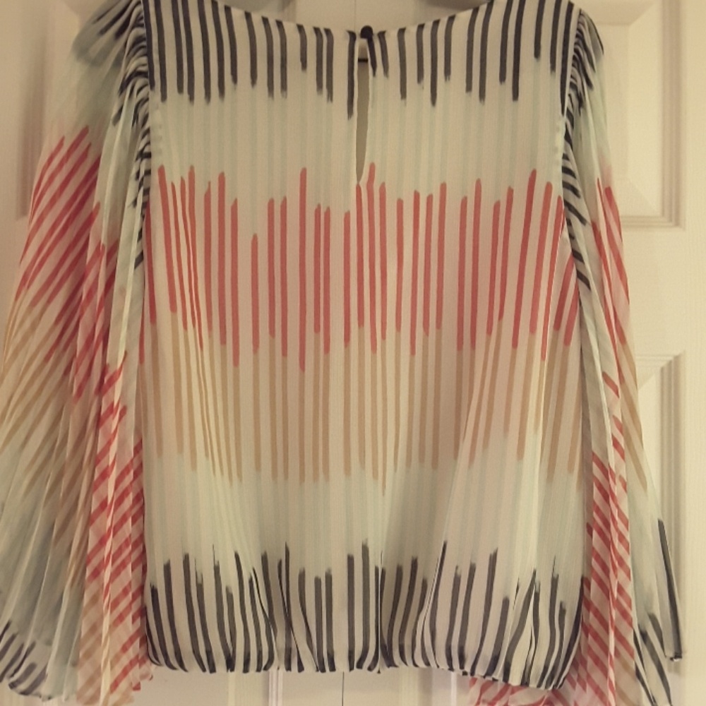 Alice +Olivia exquisite top - Picture 3 of 5